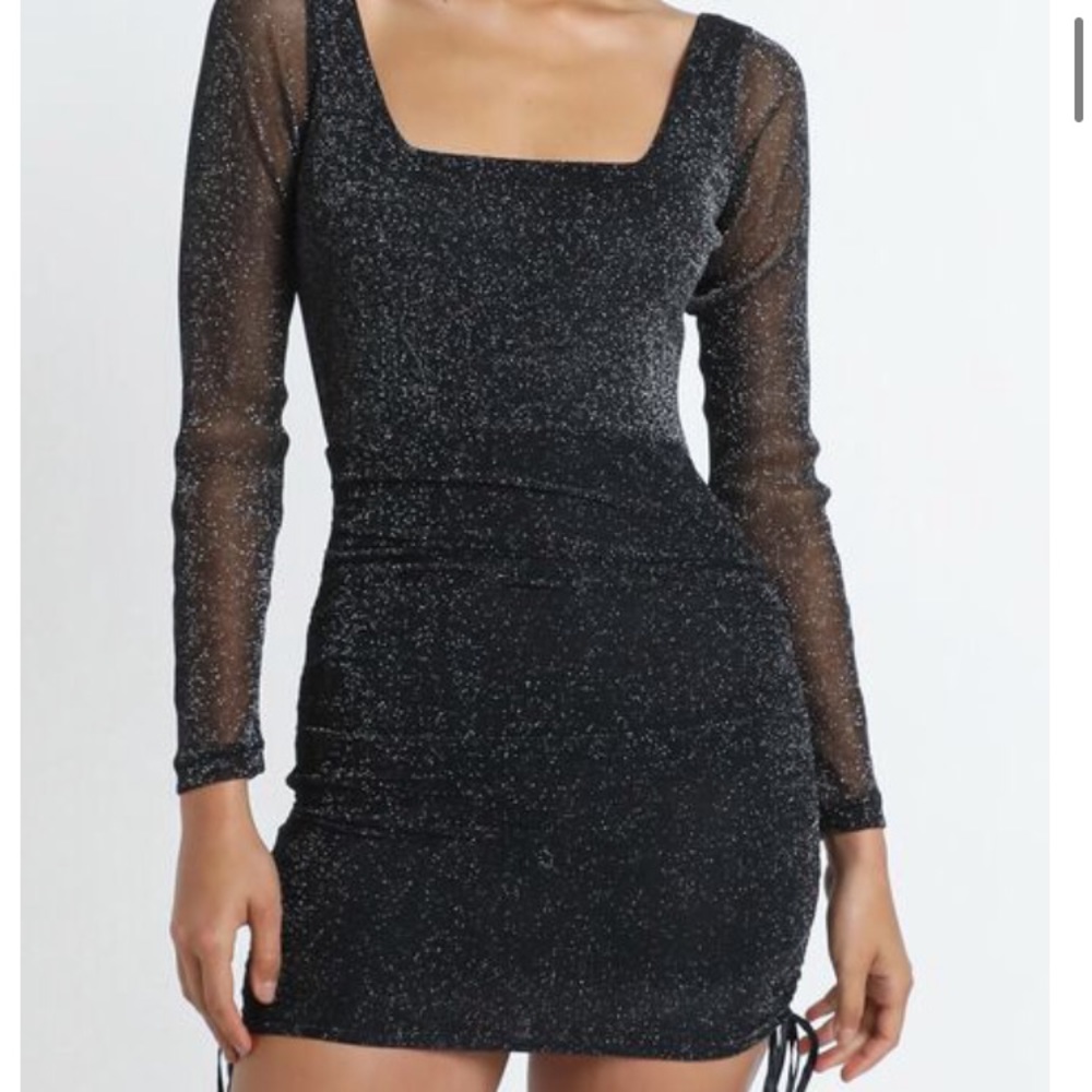 BRAND NEW SHOWPO DRES SIZE 4